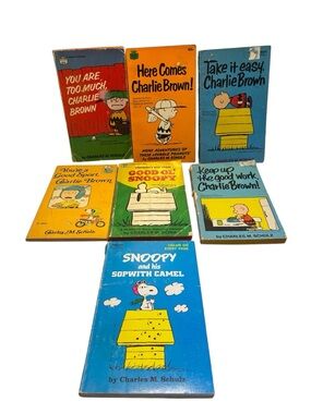 Lot of 7 Vintage Peanuts Snoopy Charlie Brown Paperback Books Comics